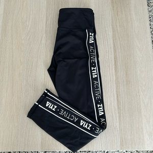 Zyia logo light n tight leggings, size 4